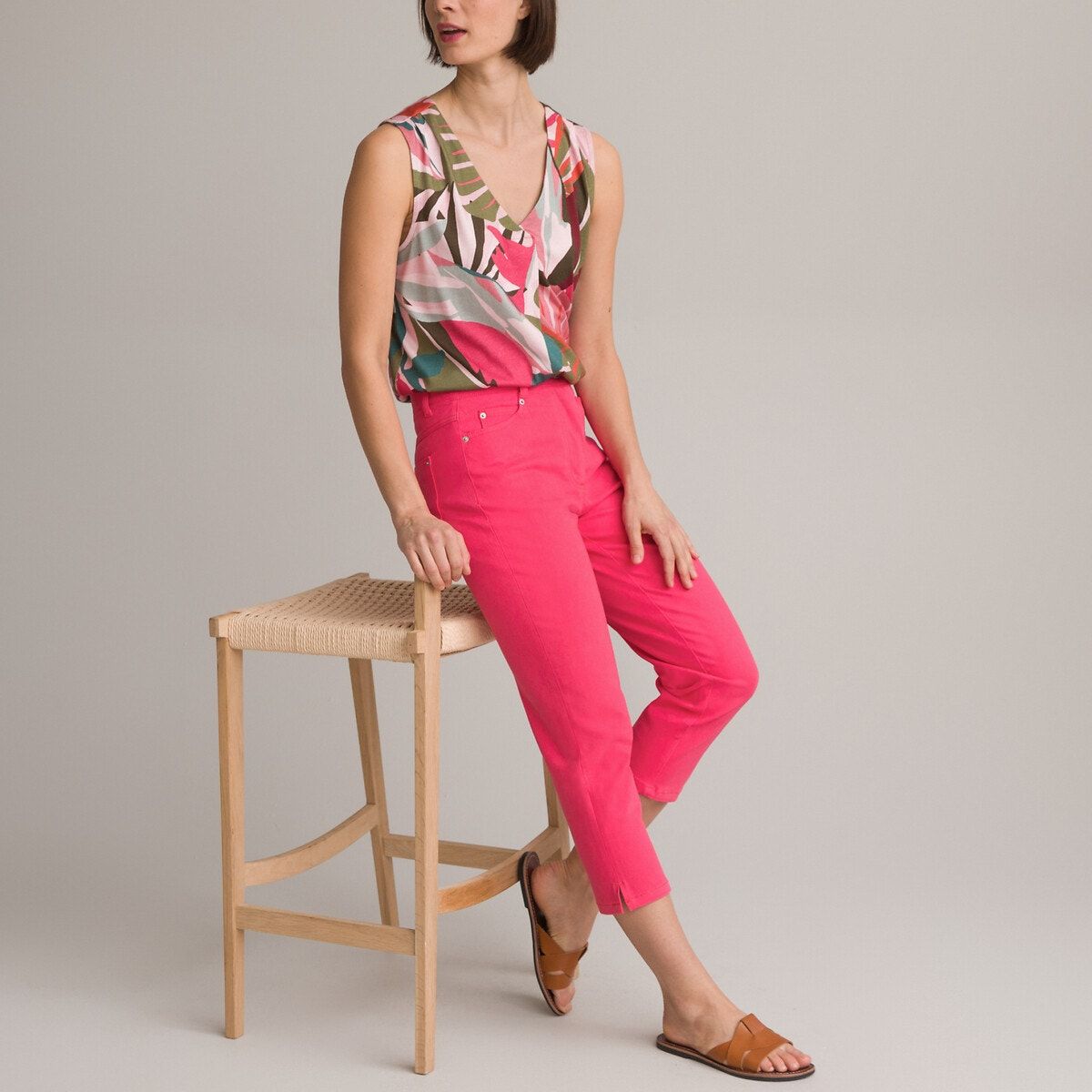 T-shirt imprimé col v, sans manches imprimé tropical Anne Weyburn